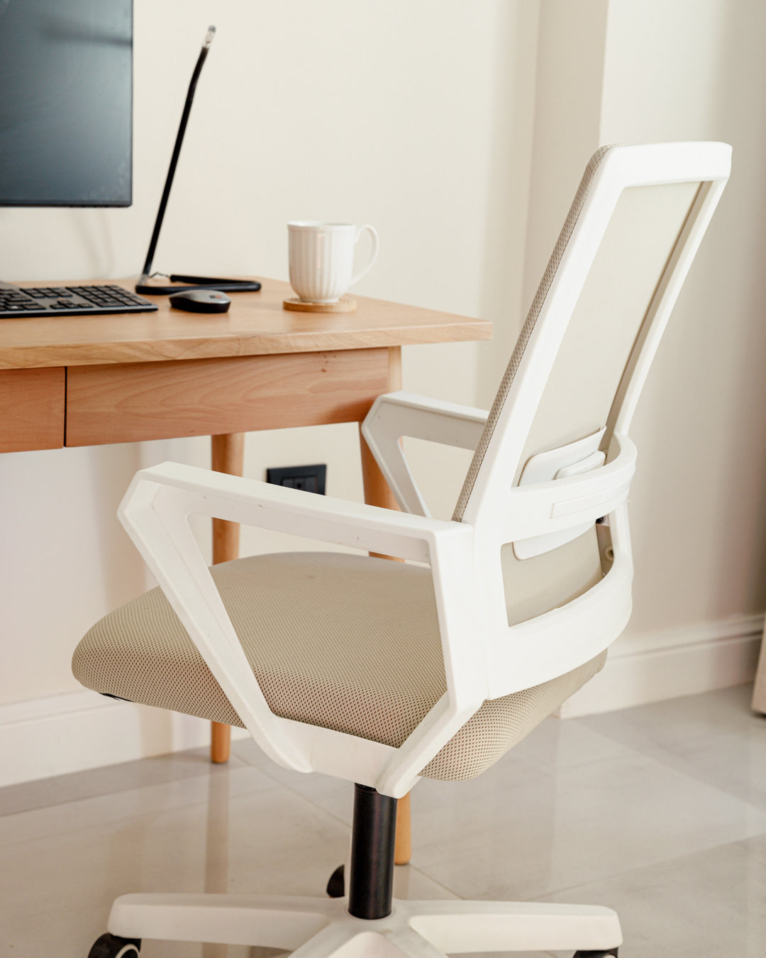 White Mesh Chair - Wasilaah
