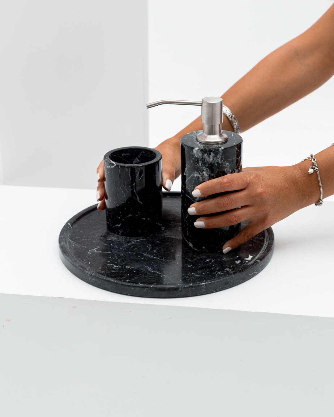 Black Marble Round Tray - Wasilaah