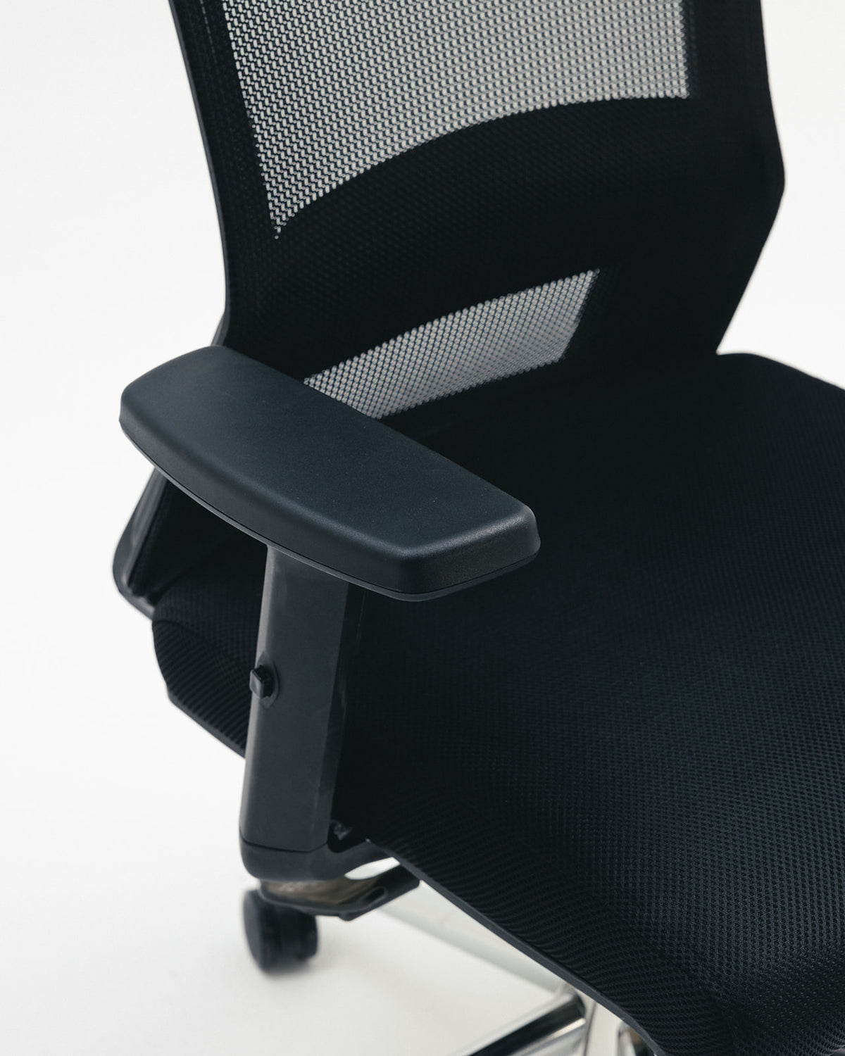 Black Etana Mesh Chair -  Wasilaah