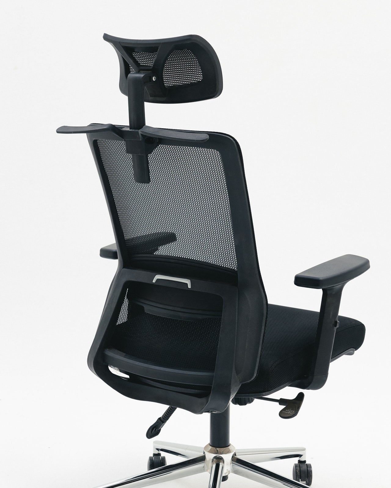 كرسي إيتانا الشبكي الأسود