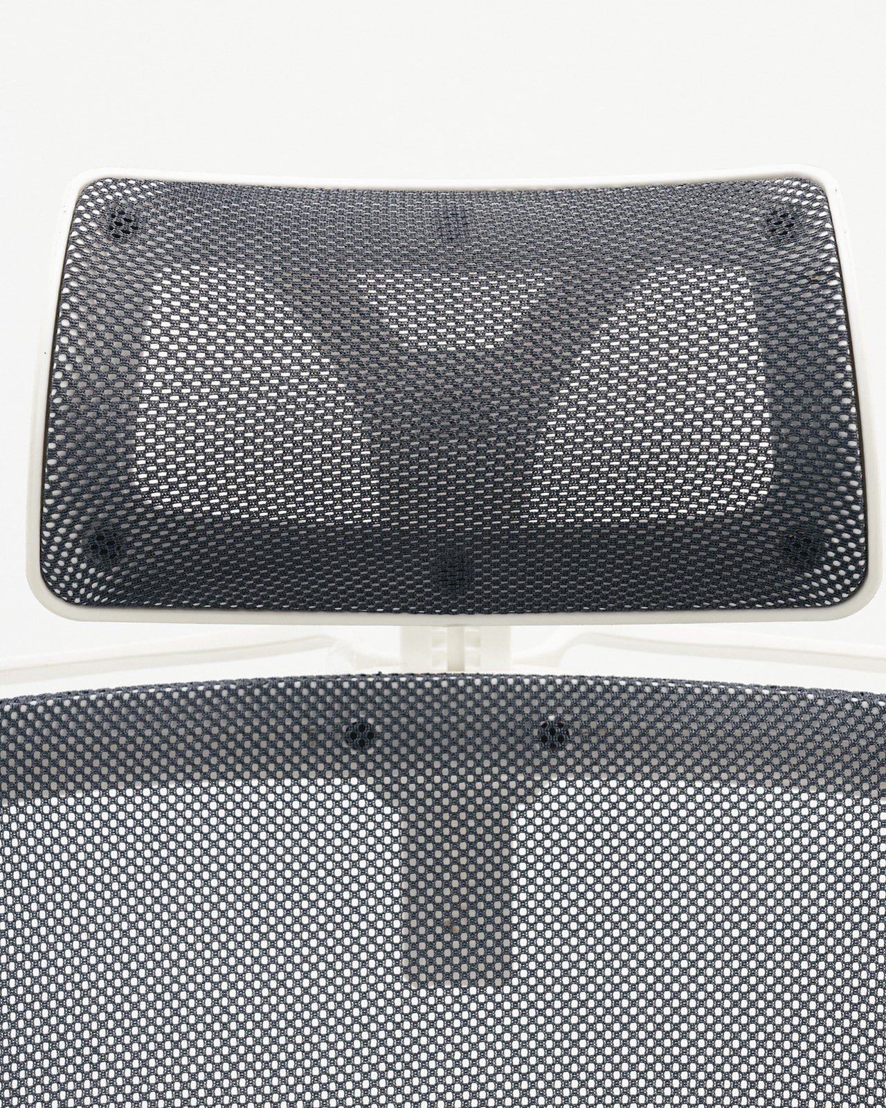 كرسي إيتانا الشبكي الأبيض