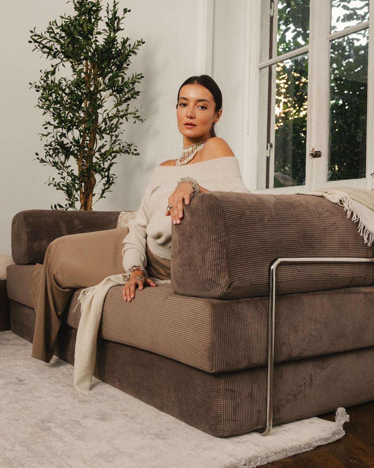 ركنة مودرن قابلة للتحويل لسرير