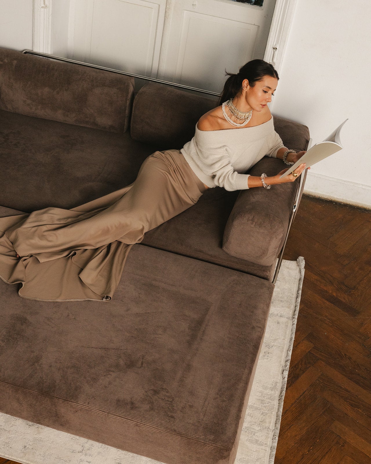 ركنة مودرن قابلة للتحويل لسرير