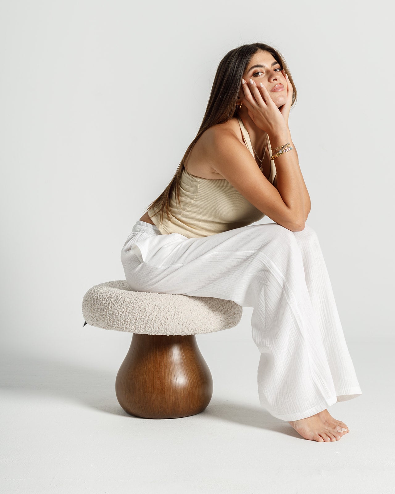 بوف الماشروم باللون البيج