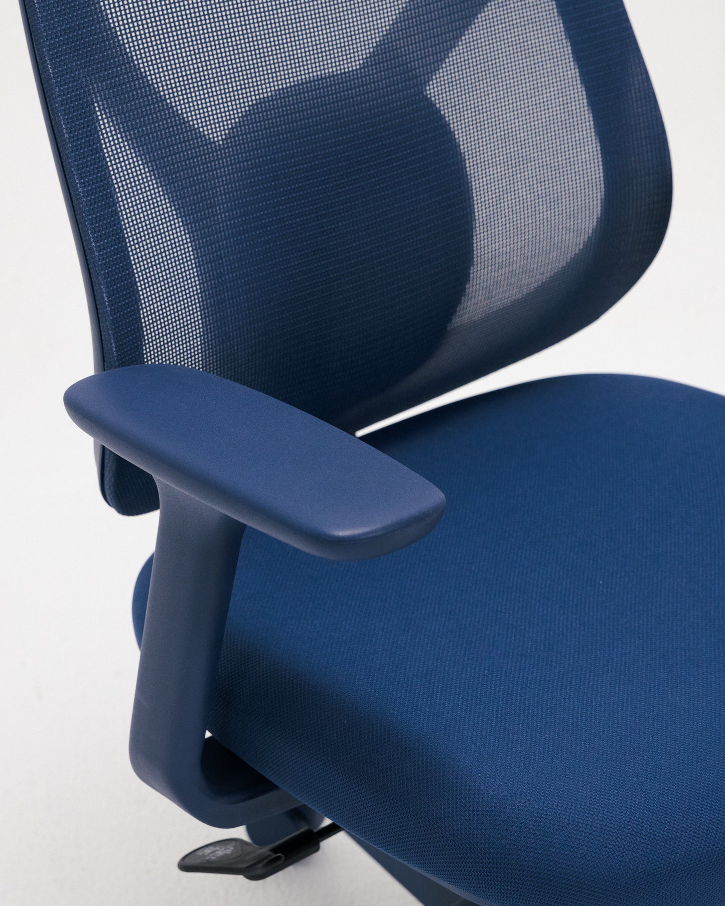 Blue mesh chair -  Wasilaah