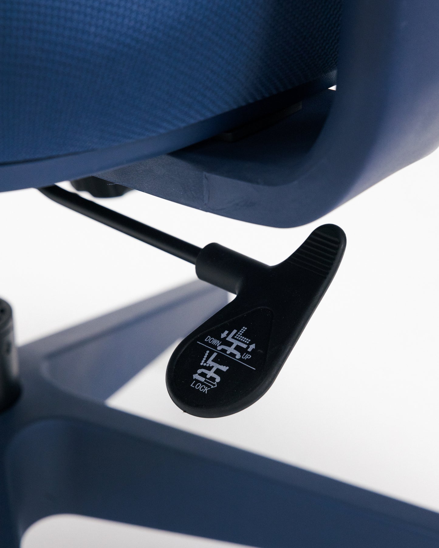 Blue mesh chair -  Wasilaah