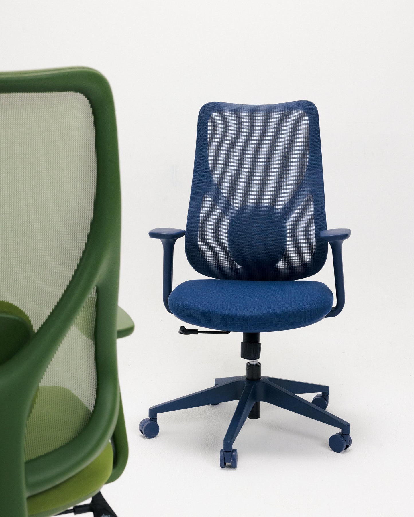 Blue mesh chair -  Wasilaah