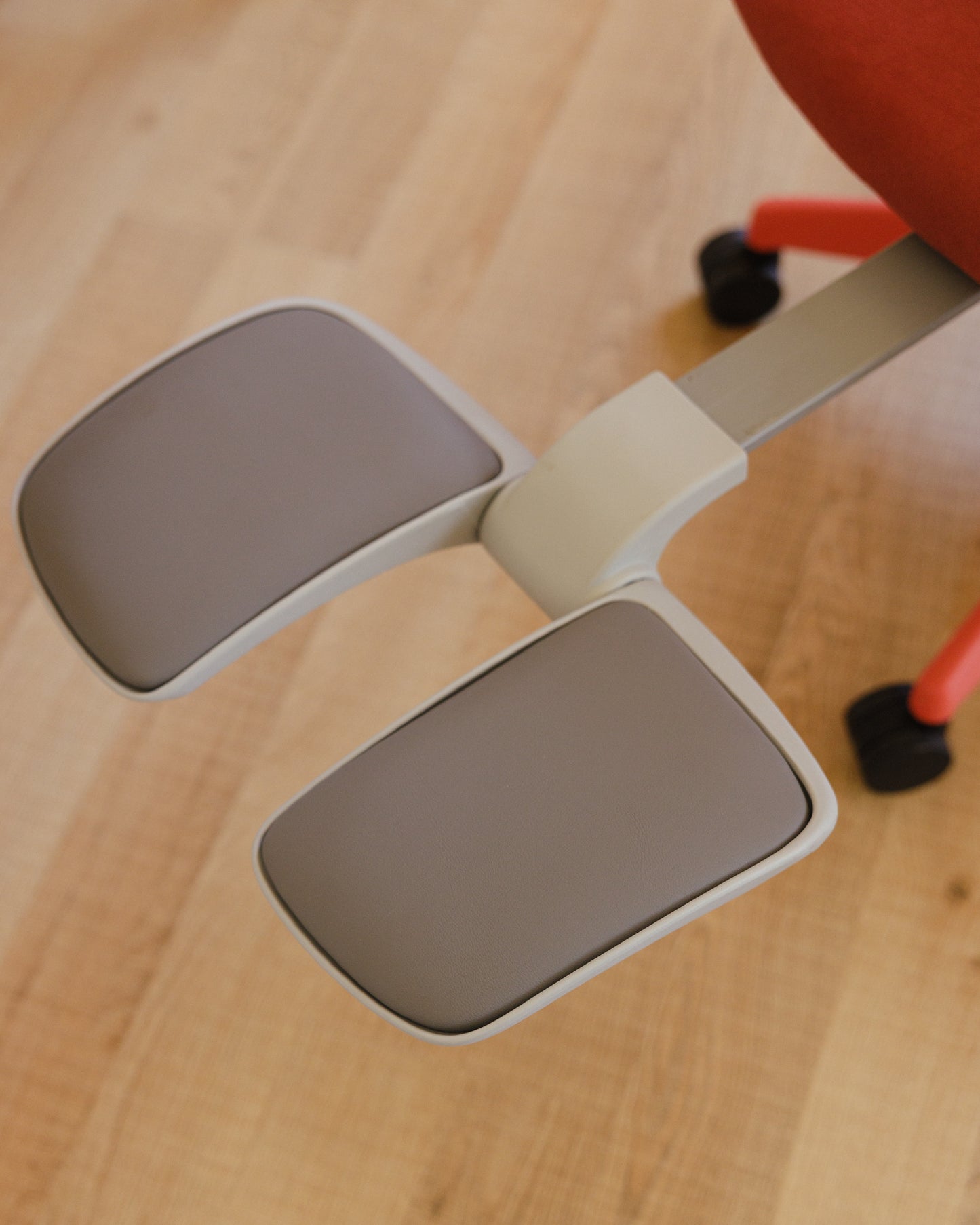 كرسي الأورا - احمر