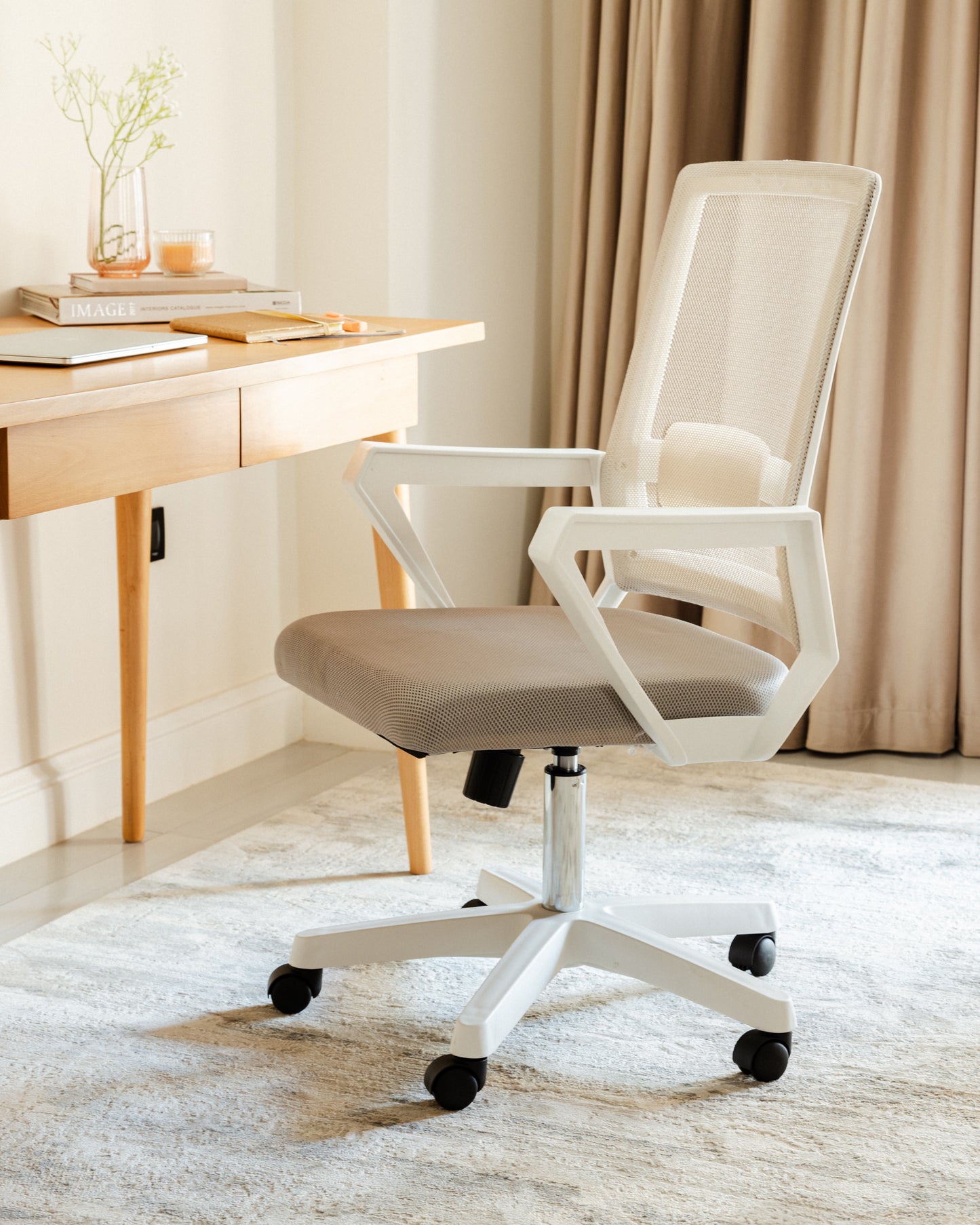 White Mesh Chair - Wasilaah