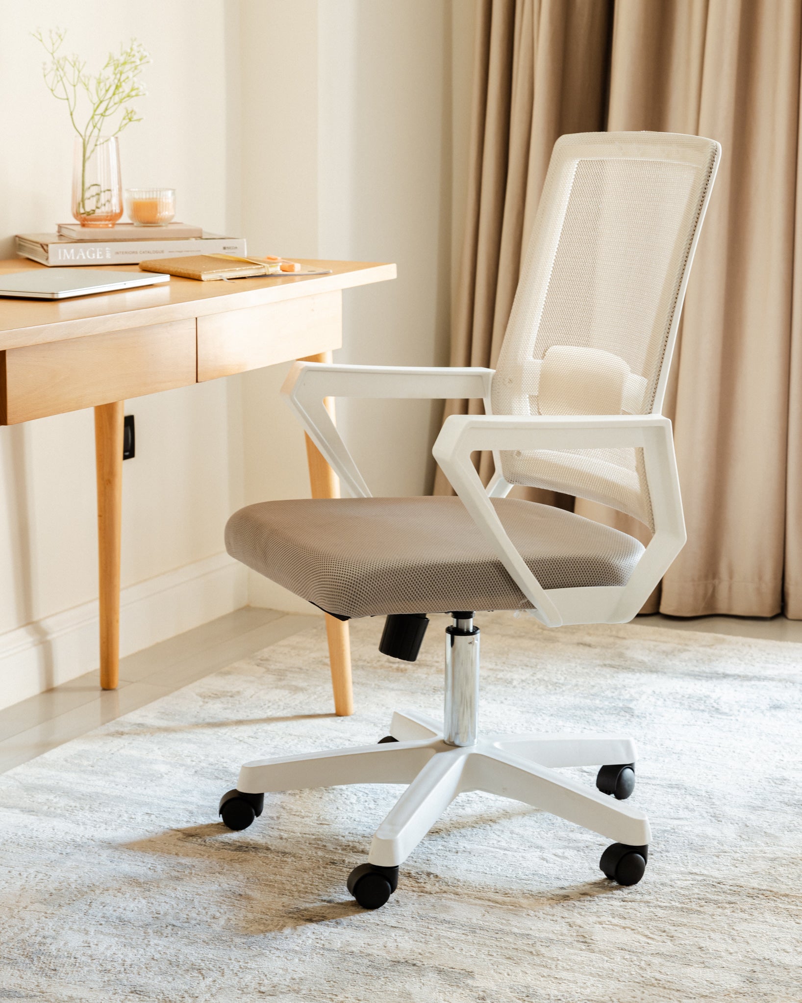 White Mesh Chair - Wasilaah