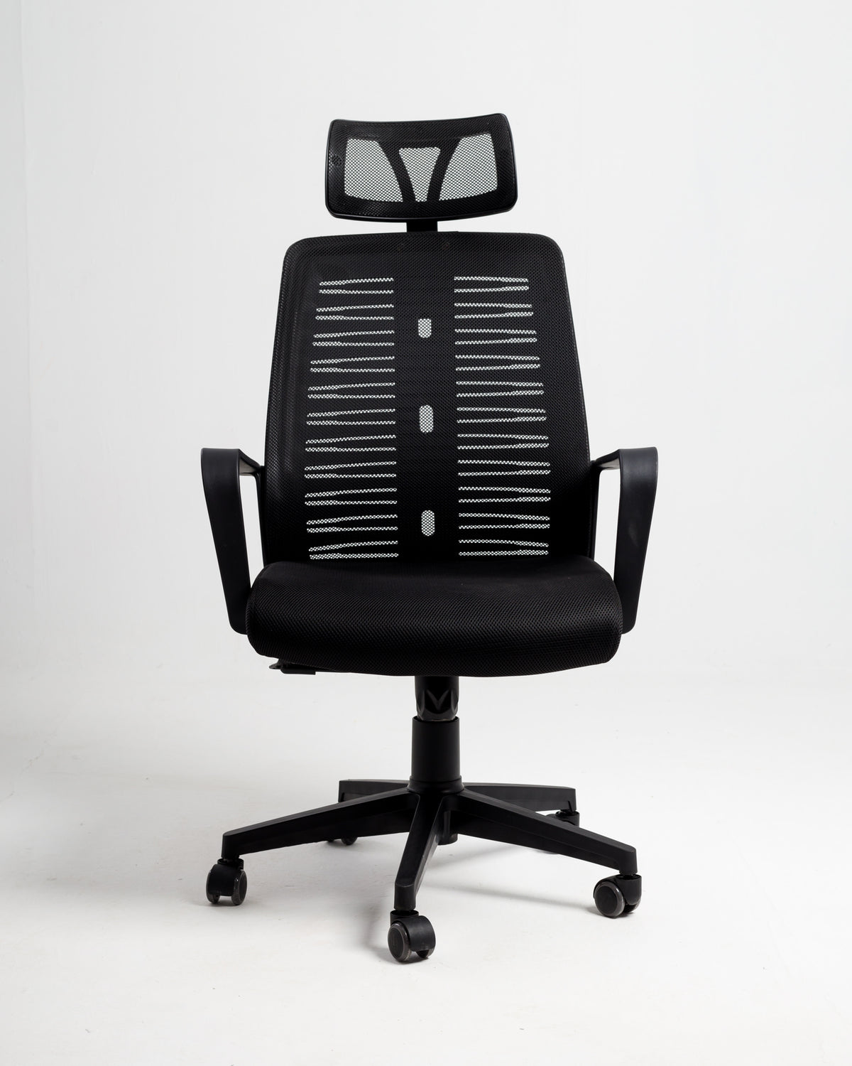 Black mesh chair with head rest -  Wasilaah