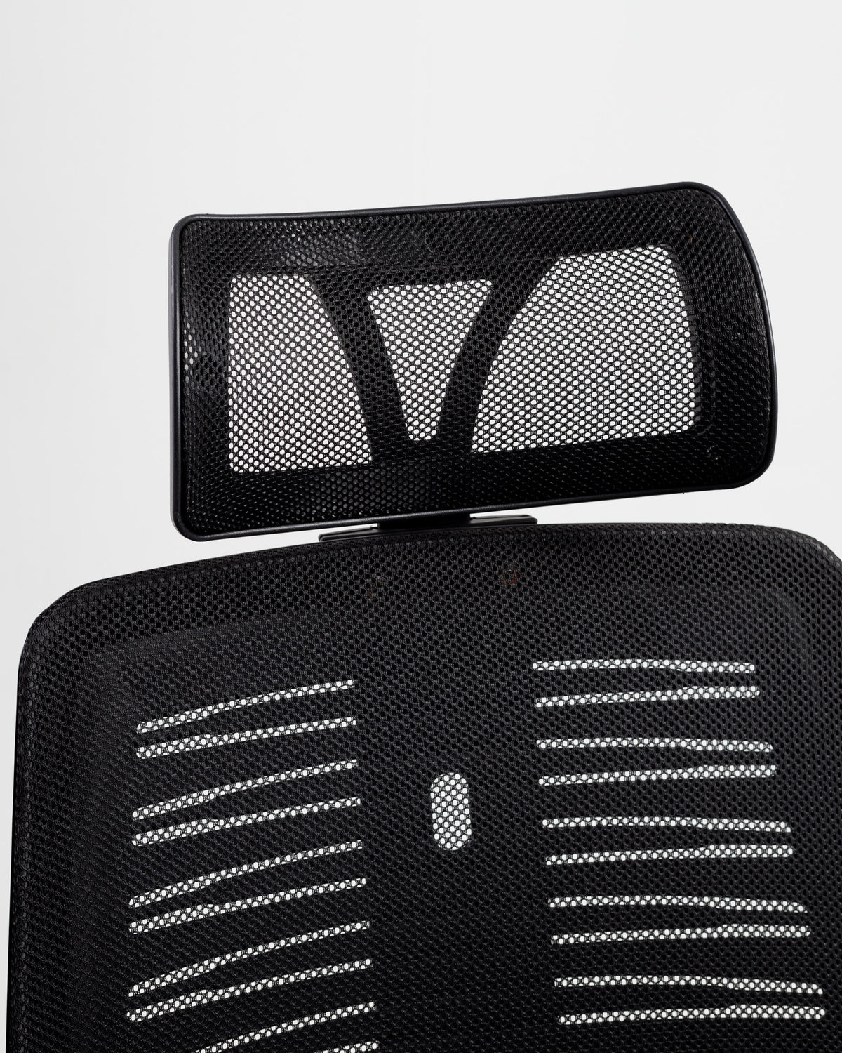 Black mesh chair with head rest -  Wasilaah