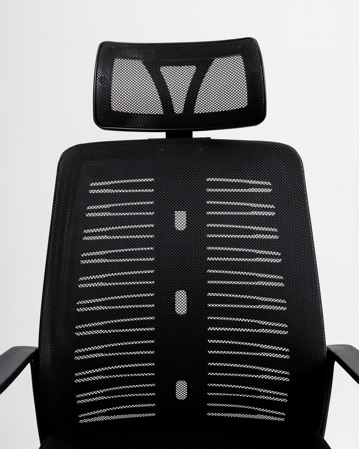Black mesh chair with head rest -  Wasilaah
