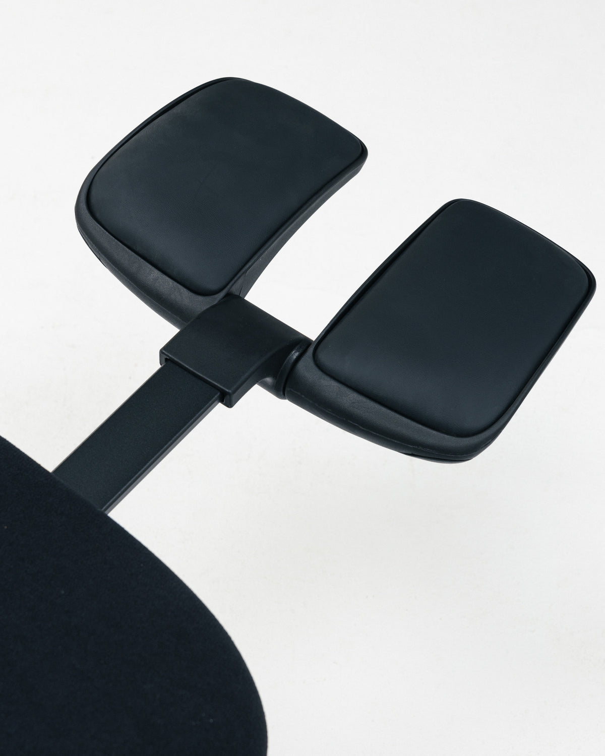 Black Aura Ergonomic Chair -  Wasilaah