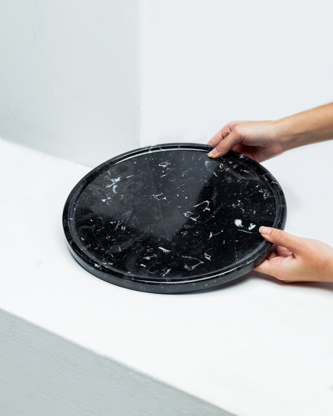 Black Marble Round Tray - Wasilaah