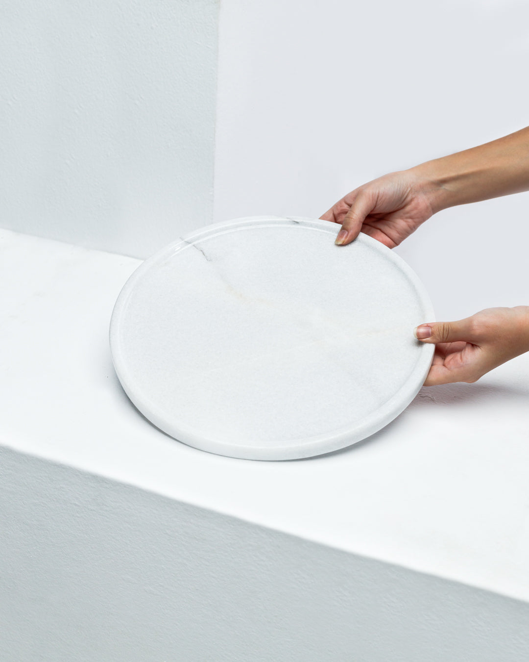 White Marble Round Tray - Wasilaah
