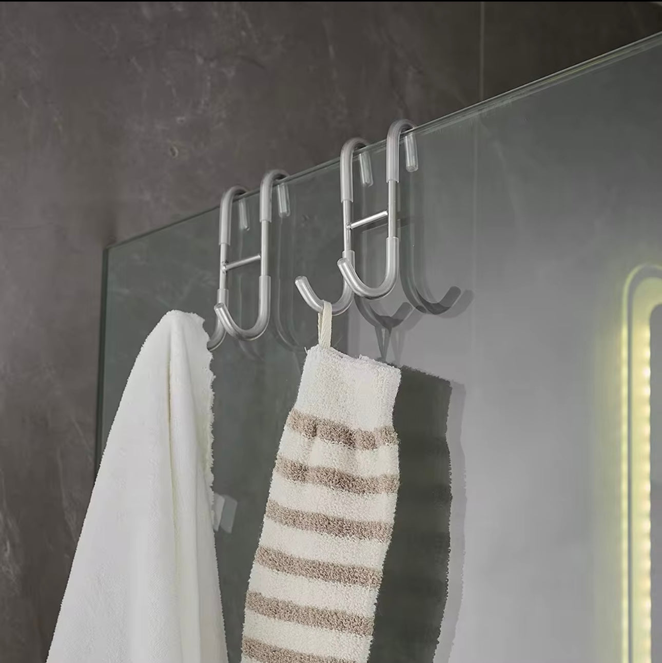 خطافات من الفولاذ المقاوم للصدأ