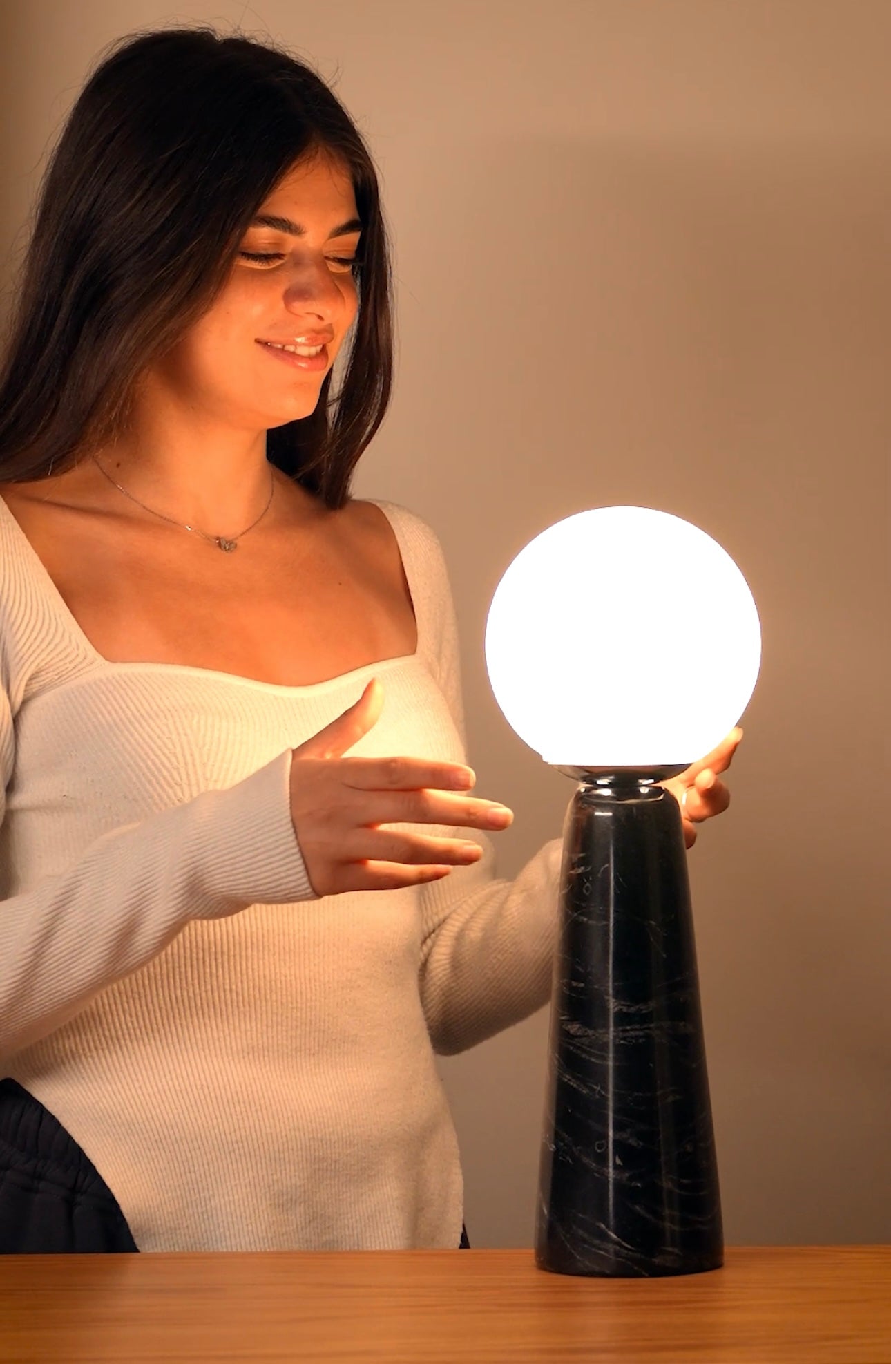 VESPRE SMART TABLE LAMP - Wasilaah