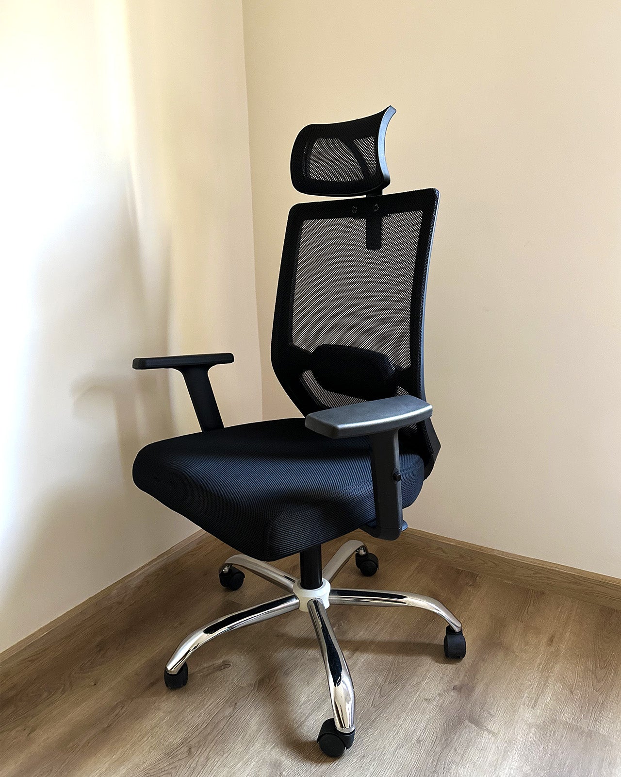 M5 Black Mesh Chair - Wasilaah