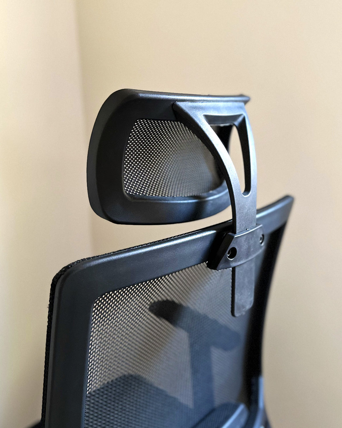 M5 Black Mesh Chair - Wasilaah