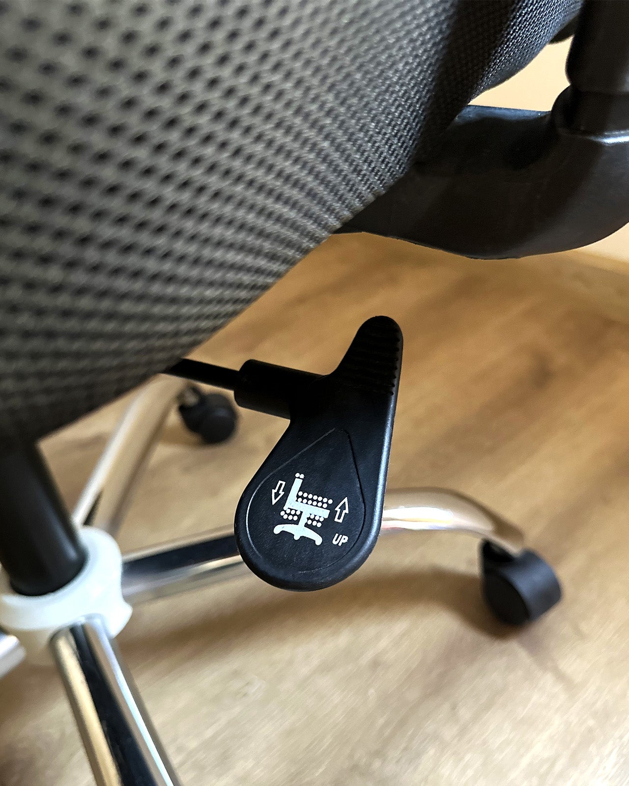 M5 Black Mesh Chair - Wasilaah