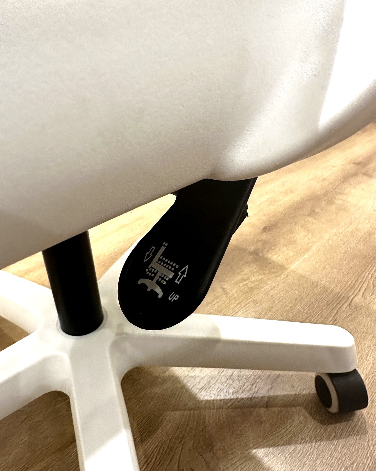 White Mesh Chair - Wasilaah