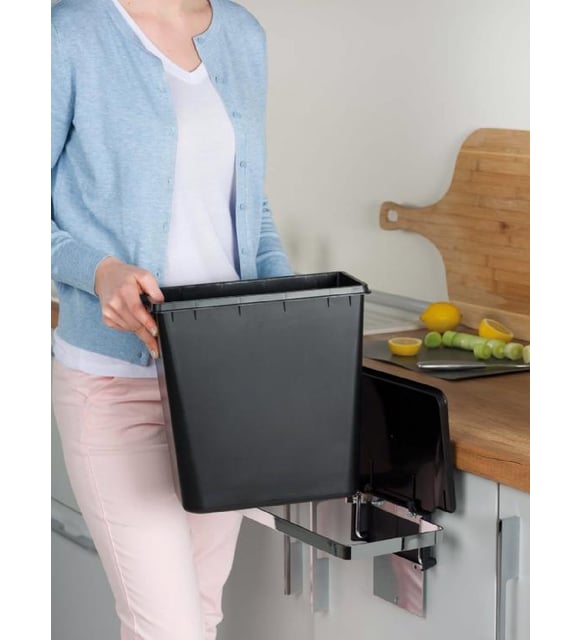 Trash Bin With Metal Hanger -  Wasilaah