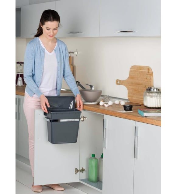 Trash Bin With Metal Hanger -  Wasilaah