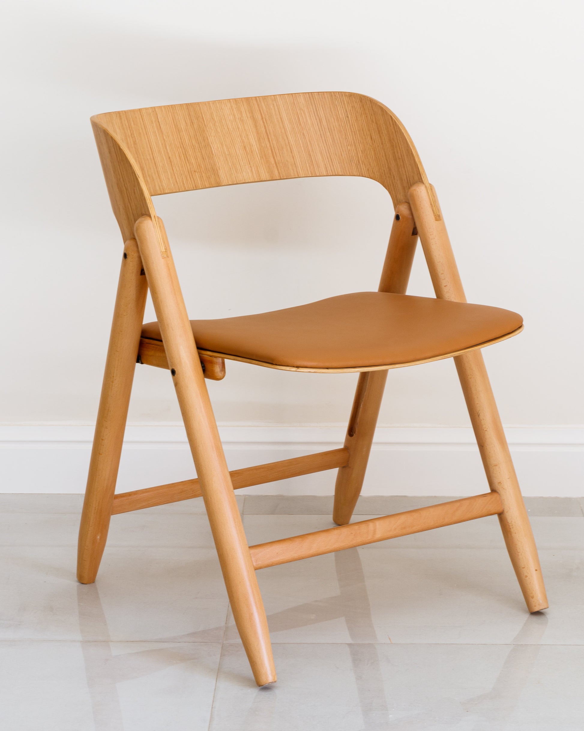 The Folde Chair - Wasilaah