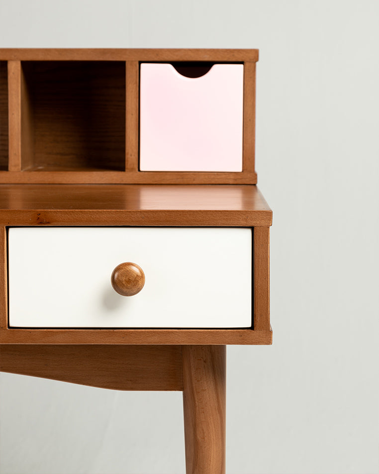 Lilia Desk - Wasilaah