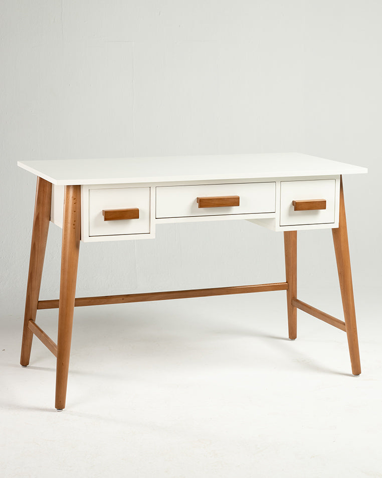 Quinn Desk - Wasilaah